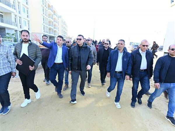 وزير الإسكان يتفقد مشروع 