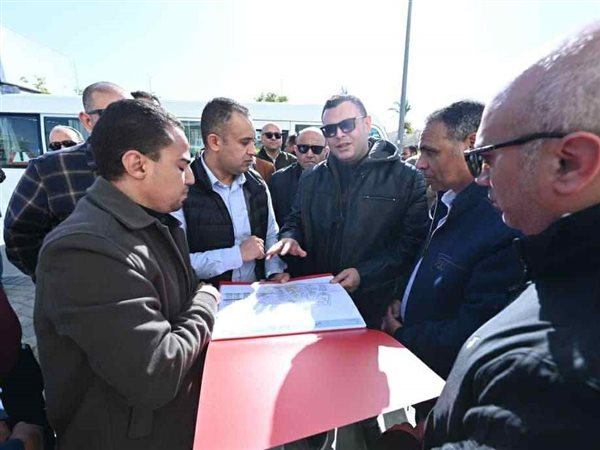 يضم 7956 وحدة.. وزير الإسكان يتفقد كمباوند مزارين بالعلمين الجديدة