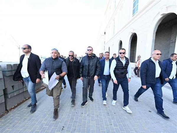 على مساحة 260 فدان.. وزير الإسكان يتفقد المدينة التراثية بالعلمين الجديدة