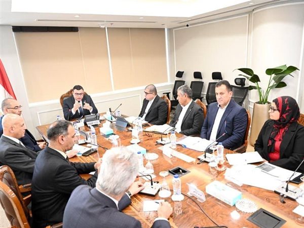 تعزيزًا لمعدلات التنفيذ.. وزير الإسكان يجتمع بمسئولي سامكريت بالمدن الجديدة