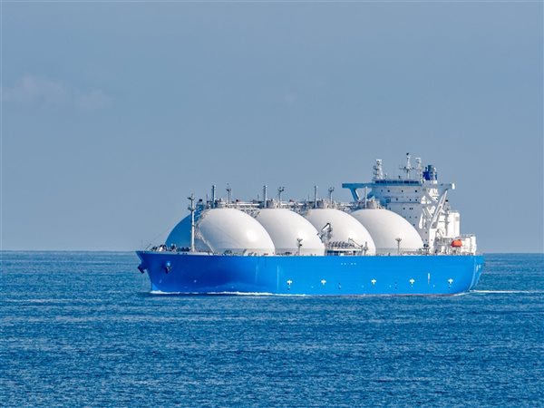 وزارة البترول تصدر شحنة غاز مسال جديدة من مجمع إدكو إلي كندا