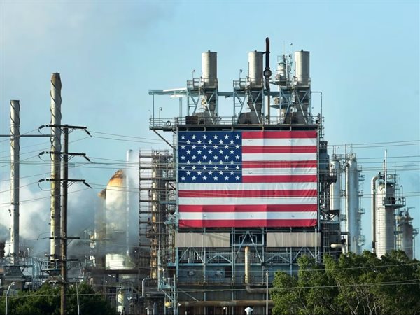 بعد الإطاحة بالرئيس الفنزويلي.. الشركات الأمريكية تتجه نحو فنزويلا للتنقيب عن البترول