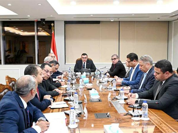 وزير الإسكان يتابع الموقف التنفيذي للمشروعات ومنظومة الصيانة ورفع الكفاءة بمدينة الشروق