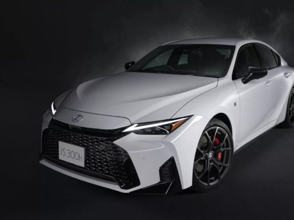 لكزس تطلق IS موديل 2026 المحدثة مع تحسينات تقنية وإصدار حصري