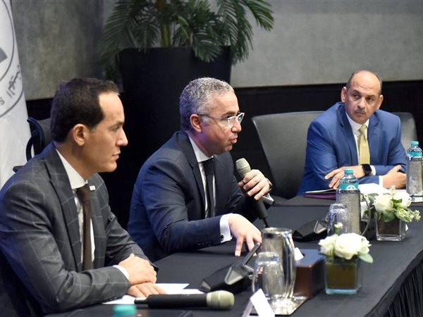 هيئة الاستثمار وجهاز تنمية التجارة الداخلية يتعهدان بحلول جذرية لتسهيل إجراءات المستثمرين