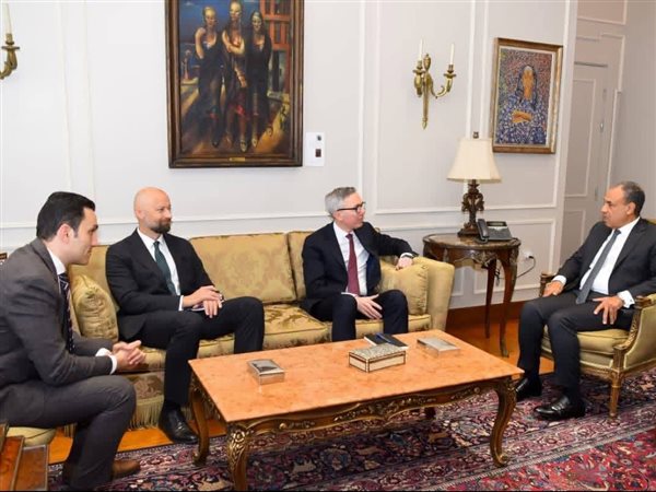 وزير الخارجية يلتقي الرئيس التنفيذي لشركة «سكاتك» النرويجية لتعزيز الاستثمارات في الطاقة المتجددة