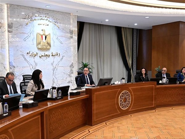 مدبولي يتابع ملف حصر التكلفة الاقتصادية لأعداد اللاجئين والمهاجرين المقيمين في مصر