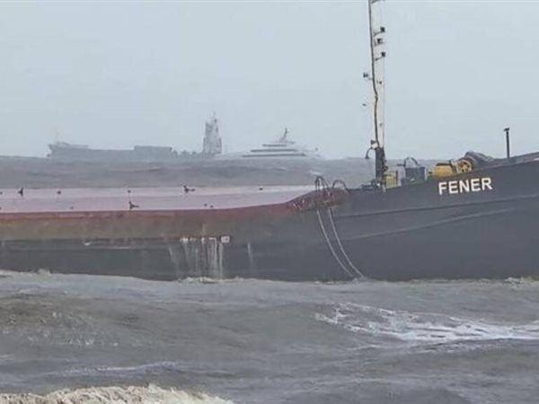 نجاح عاجل لهيئة قناة السويس في إنقاذ طاقم سفينة «FENER» قبل الغرق