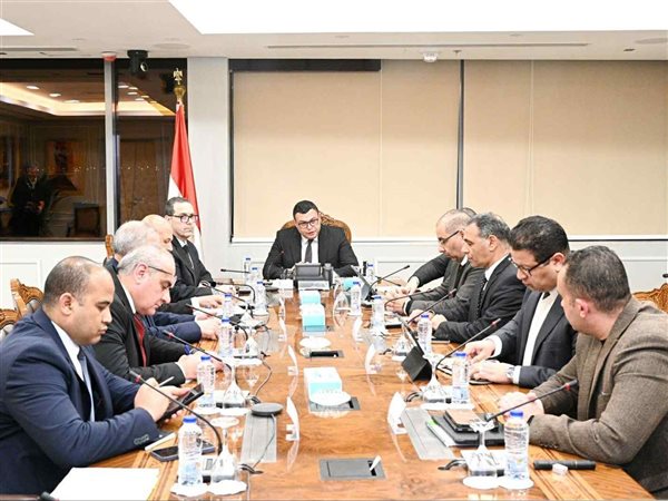 وزير الإسكان يتابع موقف مشروعات مدينة العلمين الجديدة