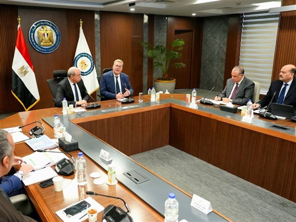 وزيرا البترول والطيران يعقدان اجتماعاً للتنسيق بشأن مشروع إنتاج وقود الطائرات المستدام