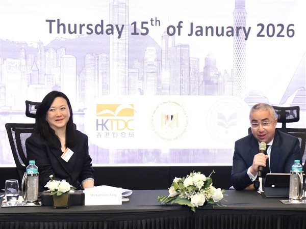 مصر وهونج كونج تتجهان لإعادة تشكيل خريطة الغزل والنسيج عالميًا.. ومباحثات شراكة استراتيجية لتوطين سلاسل القيمة