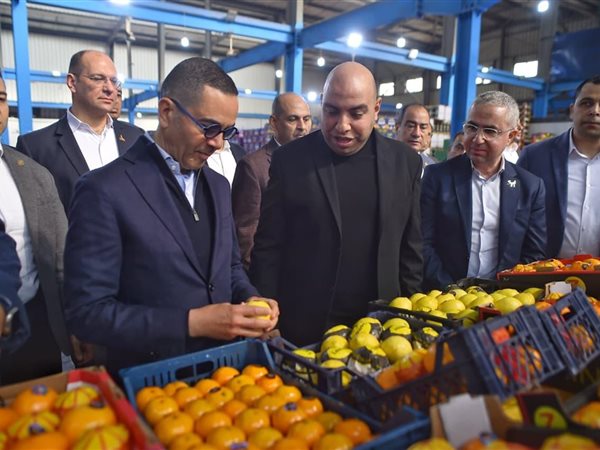 وزير الاستثمار يتفقد مصانع «بنها» ويعد بدعم المستثمرين لإزالة المعوقات وزيادة الإنتاج