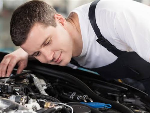 أسباب طقطقة صوت محرك السيارة أثناء تشغيله.. أبرزها: تلف أنابيب العادم 