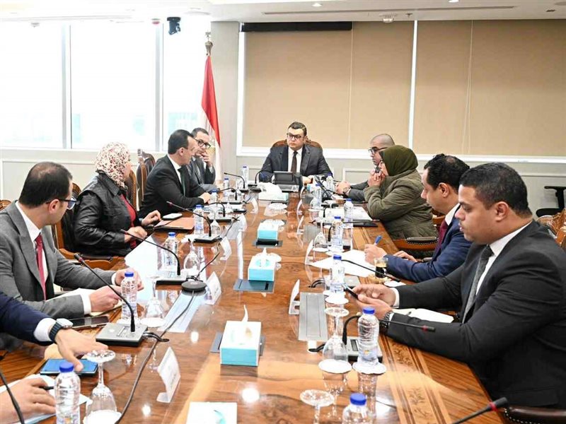 وزير الإسكان يتابع