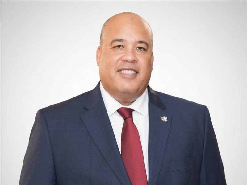 ايمن العشري 