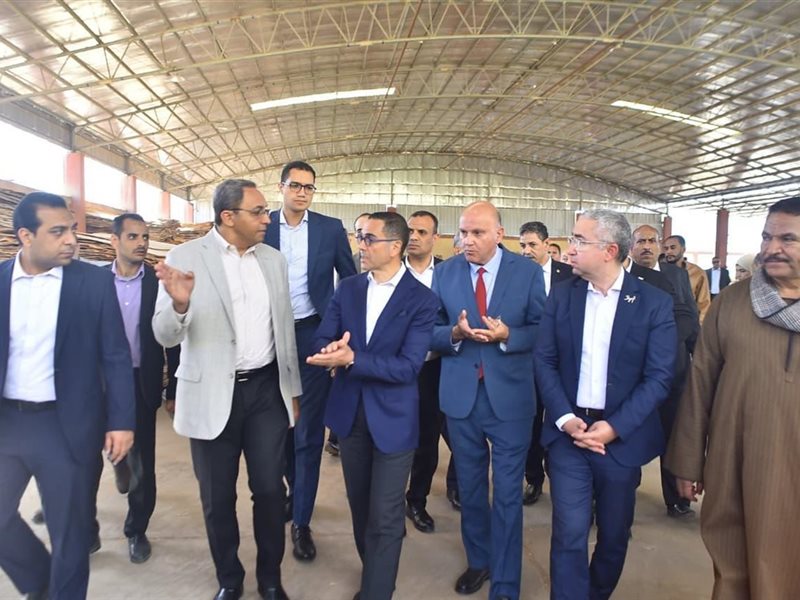 جولة وزير الاستثمار