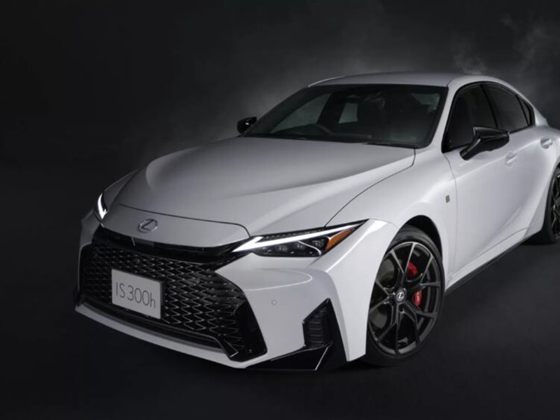 لكزس IS موديل 2026