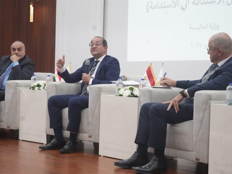 جانب من اجتماع وزير