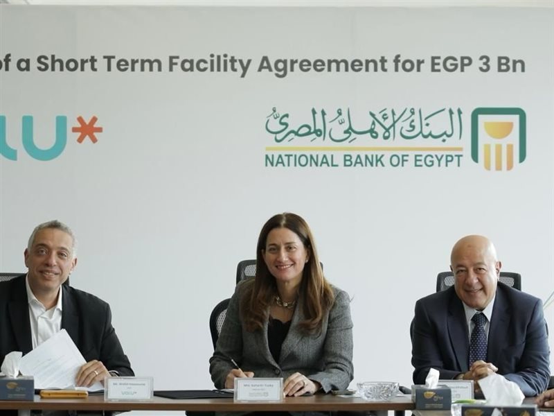 جانب من التوقيع 