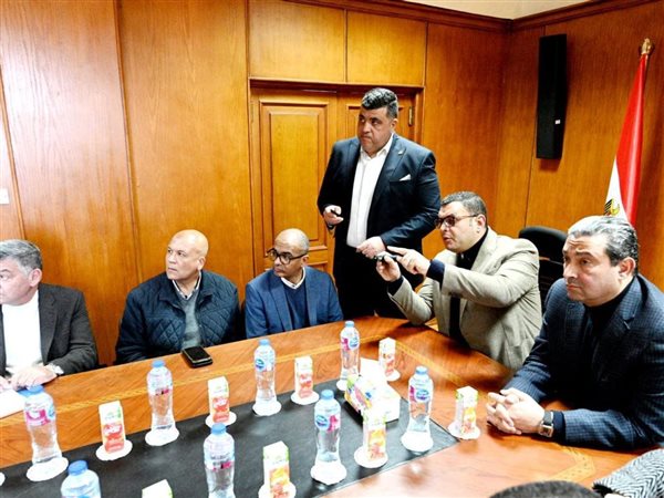 وزير الإسكان ومحافظ دمياط يعقدان اجتماعاً بمقر المنطقة الحرة لمتابعة الأعمال الجارية بها