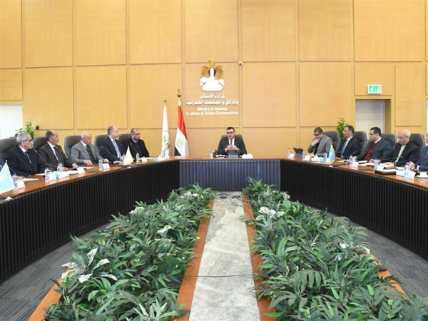 وزير الإسكان يتابع مستجدات  منطقة الأعمال المركزية بالعاصمة الجديدة