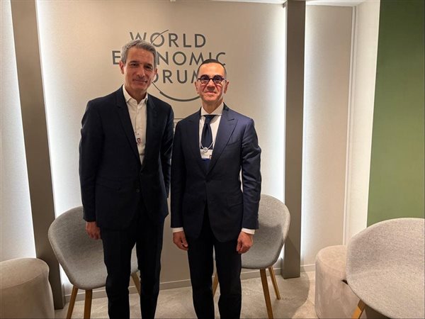 وزير الاستثمار يجذب سان جوبان إلى مصر من دافوس لتعزيز استثمارات مواد البناء