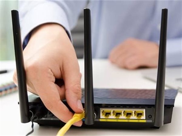 أزمة الإنترنت تصل البرلمان.. باقات 