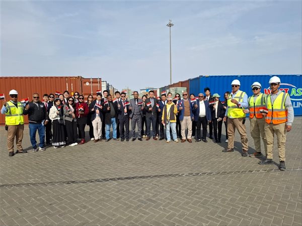 جمارك السويس تستقبل وفد طلابى من جامعة بكين الصينية 