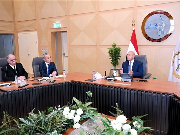  وزير الصناعة يبحث مع تويوتا  فرص ضخ الاستثمارات في مجال تصنيع السيارات في مصر