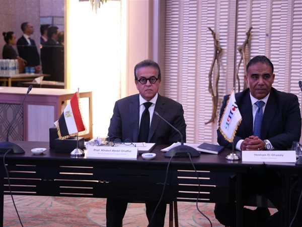 وزير الصحة يشارك في جلسة نقاشية حول الاستثمار المستدام في رعاية سرطان الثدي