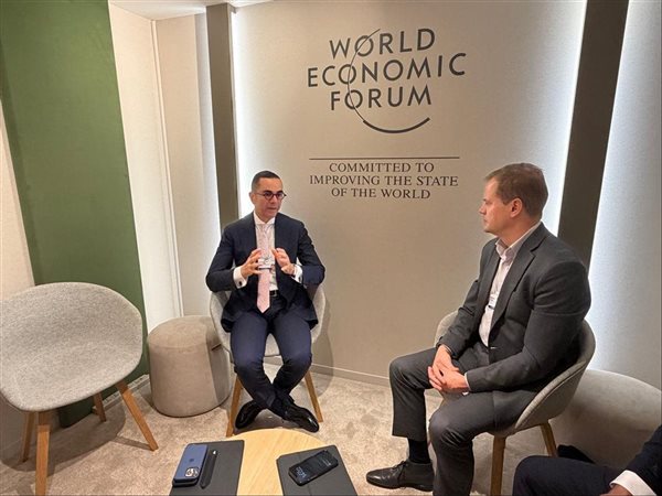 الخطيب يلتقي رئيس سلاسل الإمداد يونيليفر لاستعراض خطط توسعية جديدة