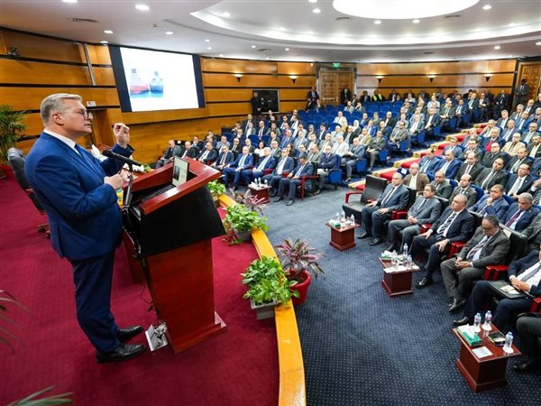 وزير البترول يستعرض خطط زيادة الإنتاج المحلي وتأمين احتياجات الغاز في صيف 2026 