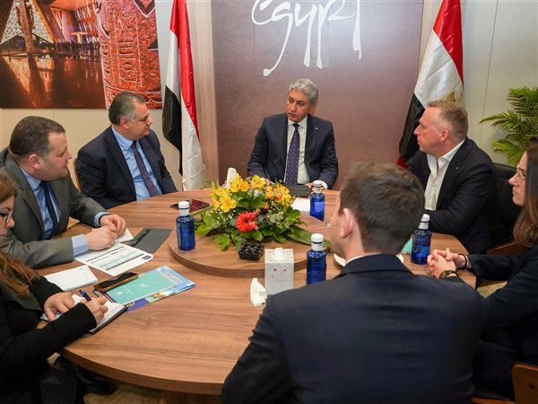 مصر تعزز الطيران السياحي الأوروبي:وزير السياحة يبحث معEdelweiss زيادة الرحلات إلى شرم والأقصر
