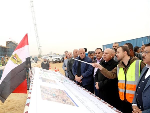 وزير النقل يتفقد مشروع القطار الكهربائي السريع من أكتوبر إلى برج العرب: «ملحمة على قضبان.. وقناة سويس جديدة بريًا»