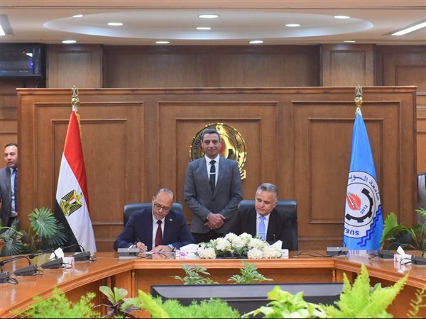 دعماً للشباب.. وزير العمل يطلق مبادرات تشغيل وتدريب ويختتم جولته بالسويس