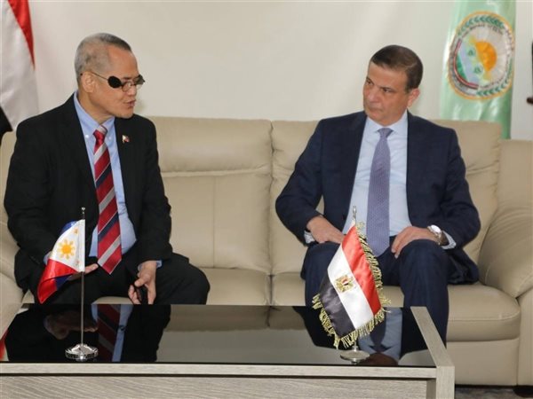 بطاطس وعنب المائدة.. وزير الزراعة يبحث مع وفد فلبيني نفاذ المنتجات المصرية للأسواق الآسيوية