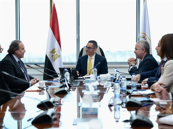 وزير الاستثمار يستعرض خطط Brandix السيريلانكية للتوسع في صناعة الملابس داخل مصر