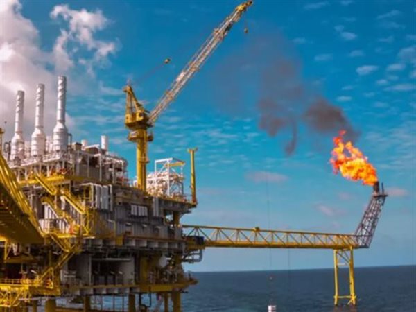 إيجاس تنفي تأجيل توسعات حقل ظهر وتجميد بئرين باستثمارات 360 مليون دولار