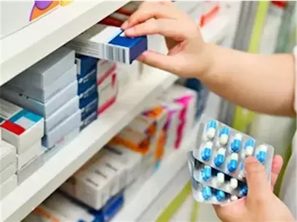 نقابة الصيادلة تؤكد السماح بالتركيبات الصيدلانية فقط بوصفة طبية ووفق ضوابط