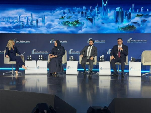وزير الإسكان يستعرض رؤية مصر وتجربة التنمية العمرانية بمنتدى 