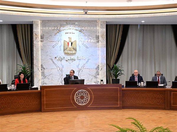 رئيس الوزراء يتابع تنفيذ المرحلة الأولى ويستعد لإطلاق الثانية لمبادرة 