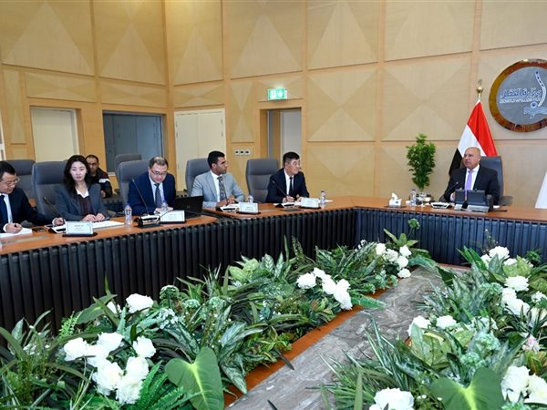 «الوزير» يبحث مع «شين فينج ستيل» إنشاء مجمع صناعي ضخم لإنتاج ألواح السيارات  