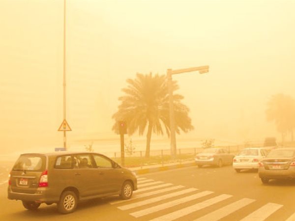 10 نصائح للقيادة الآمنة لـ سائقي السيارات خلال العواصف الرملية على الطريق