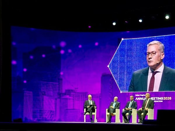 كريم بدوي: استثمارات 5.7 مليار دولار لحفر480 بئراً جديداً حتى عام 2030