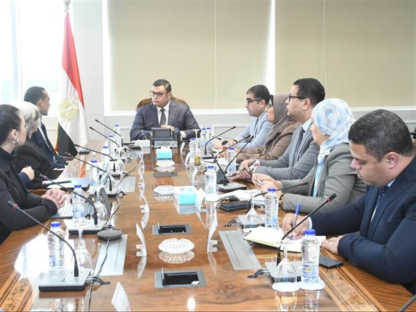 وزير الإسكان يلتقي مدير مكتب الهابيتات في مصر لبحث تعزيز التعاون