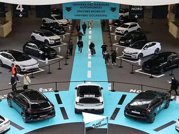 سوق السيارات الفرنسية يبدأ عام 2026 بتراجع في مبيعات 