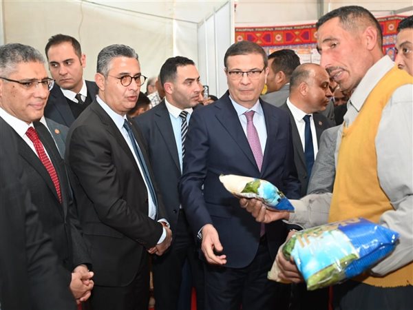 استعدادًا لرمضان..وزيرا الزراعة والتموين ومحافظ الجيزة يطلقون معرض السلع الغذائية بالمتحف الزراعي 