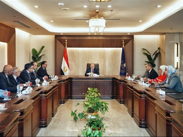 هيئة الدواء المصرية تعزز الشراكة مع أبوت العالمية لنقل التكنولوجيا المتقدمة للتصنيع