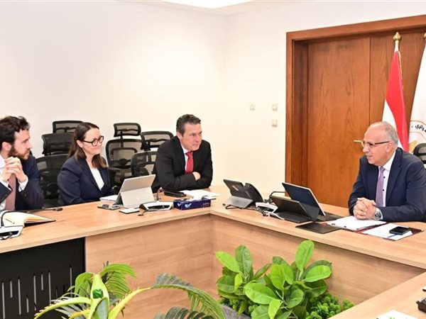 وزير الري يبحث مع بنك التنمية الأوروبي تسريع مشروع «مصرف كيتشنر» 