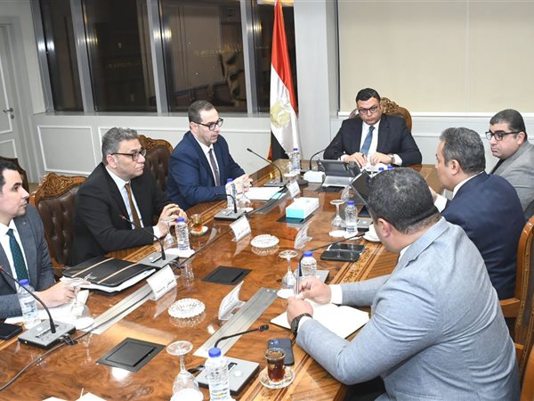 وزير الإسكان يعقد اجتماعًا لمتابعة ملفات عمل الهيئة العامة للتنمية السياحية